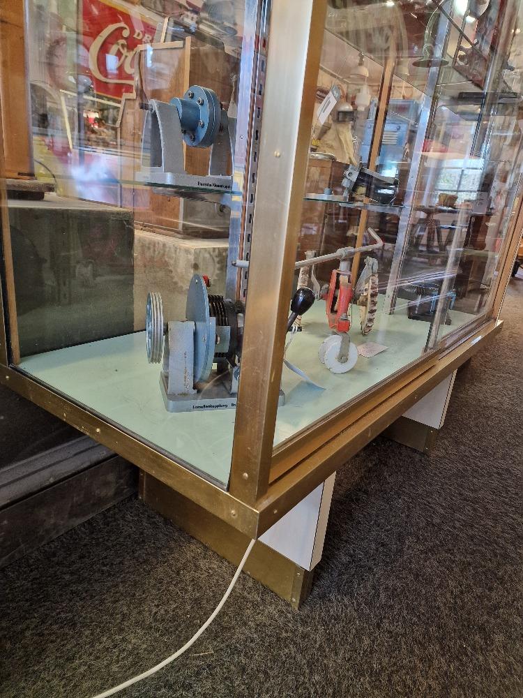 Display  cabinet 