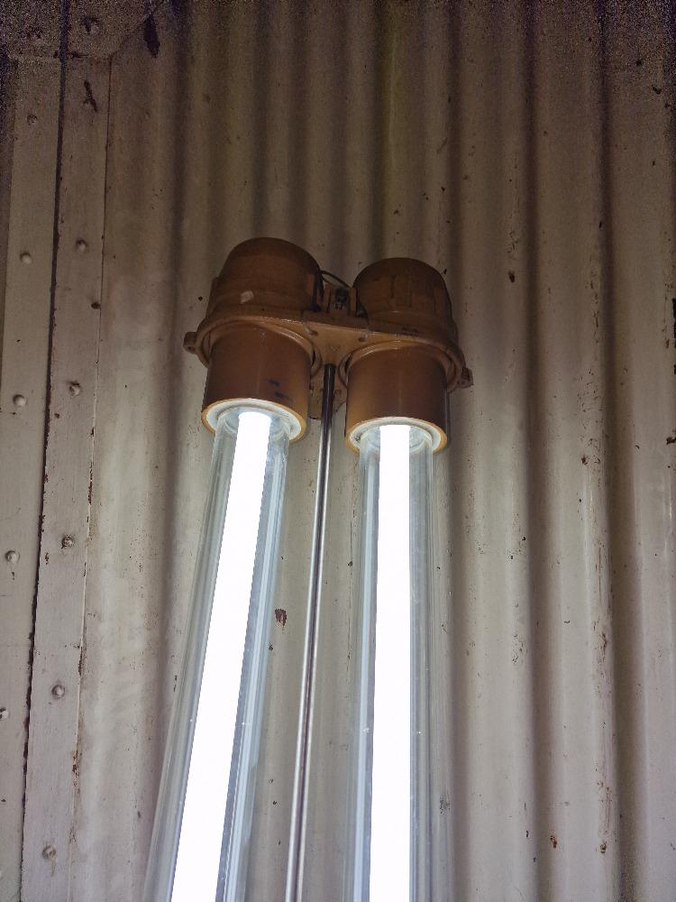 Double explosion lamp 