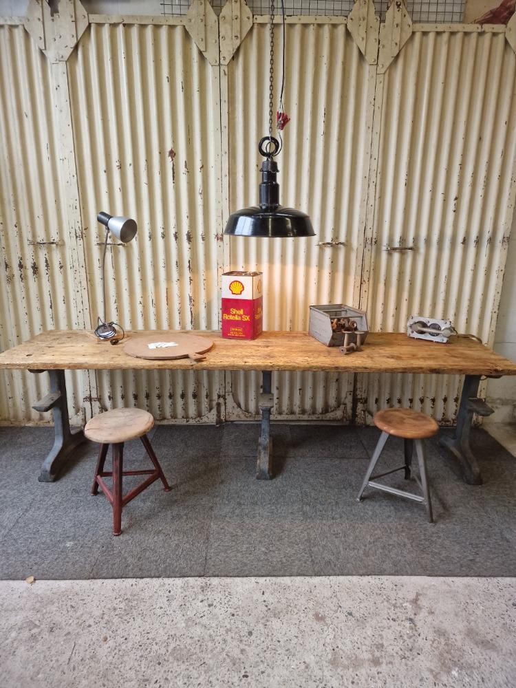 Industrial table 