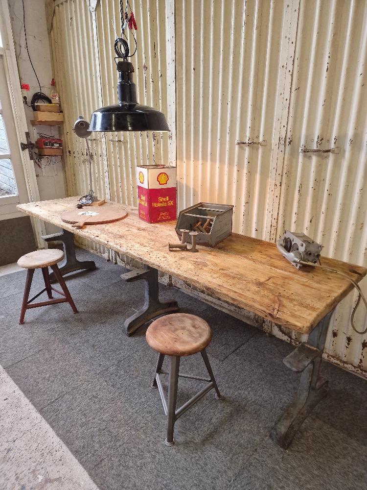 Industrial table 