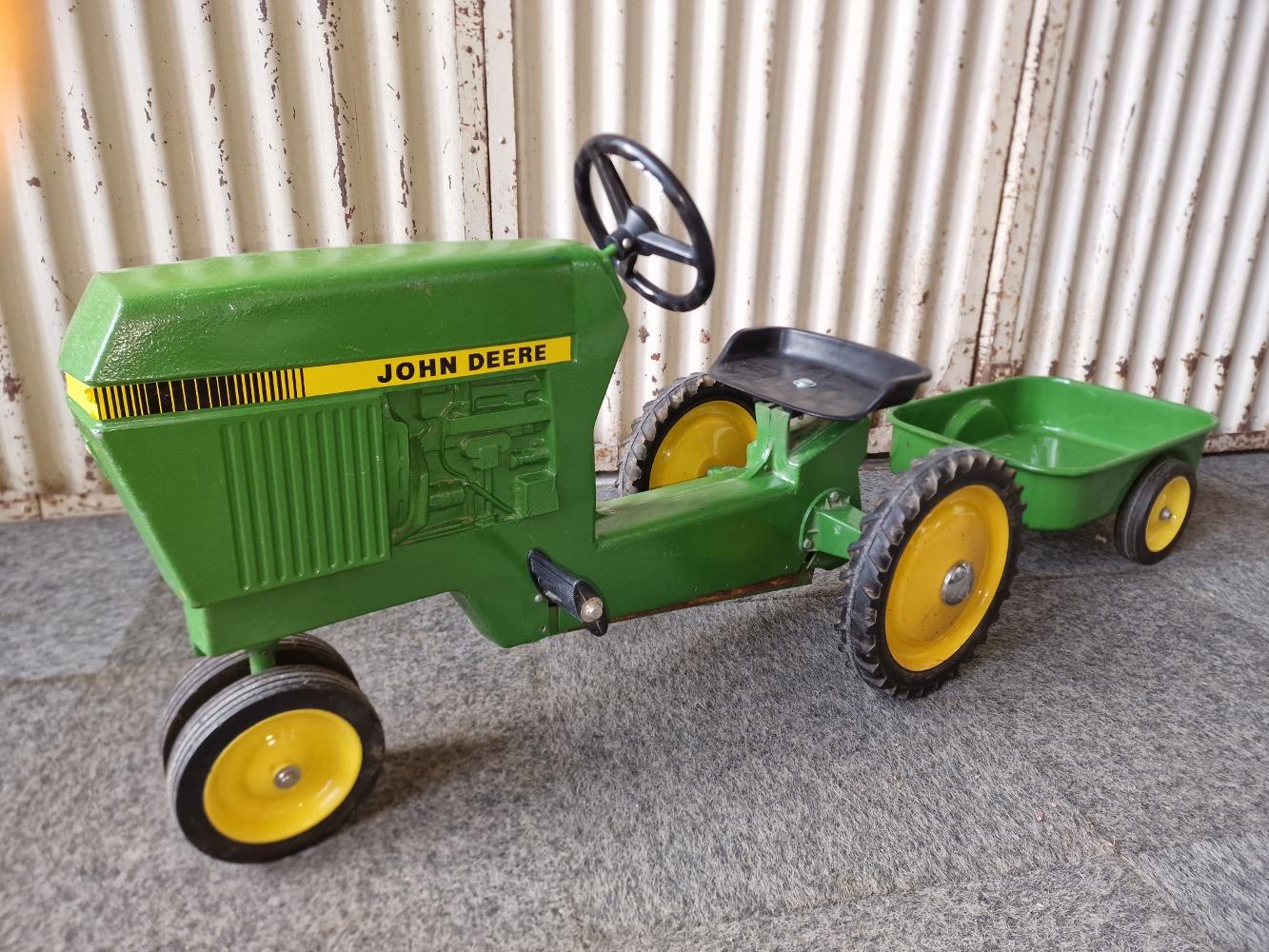 John  deere .pedel tractor with trailer 