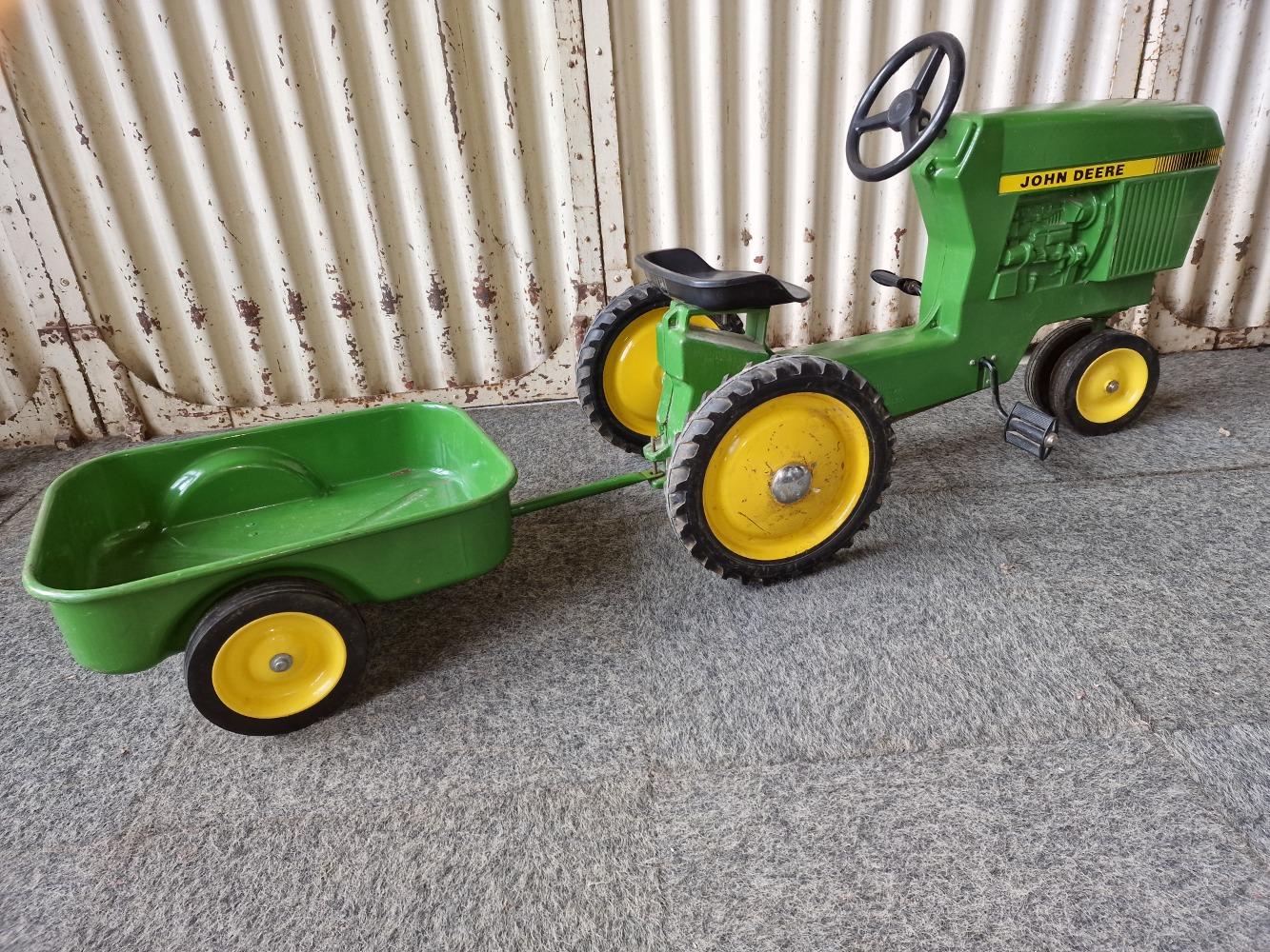 John  deere .pedel tractor with trailer 