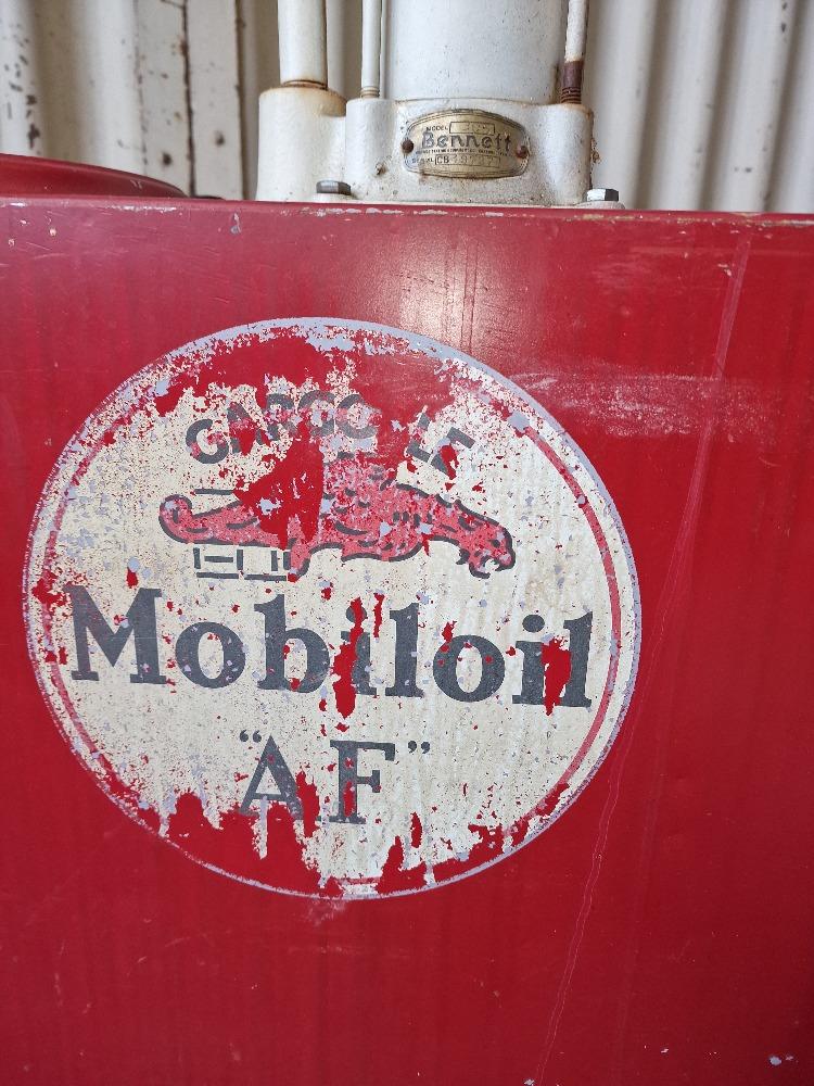 Oil bar mobiloil. Bennet 306