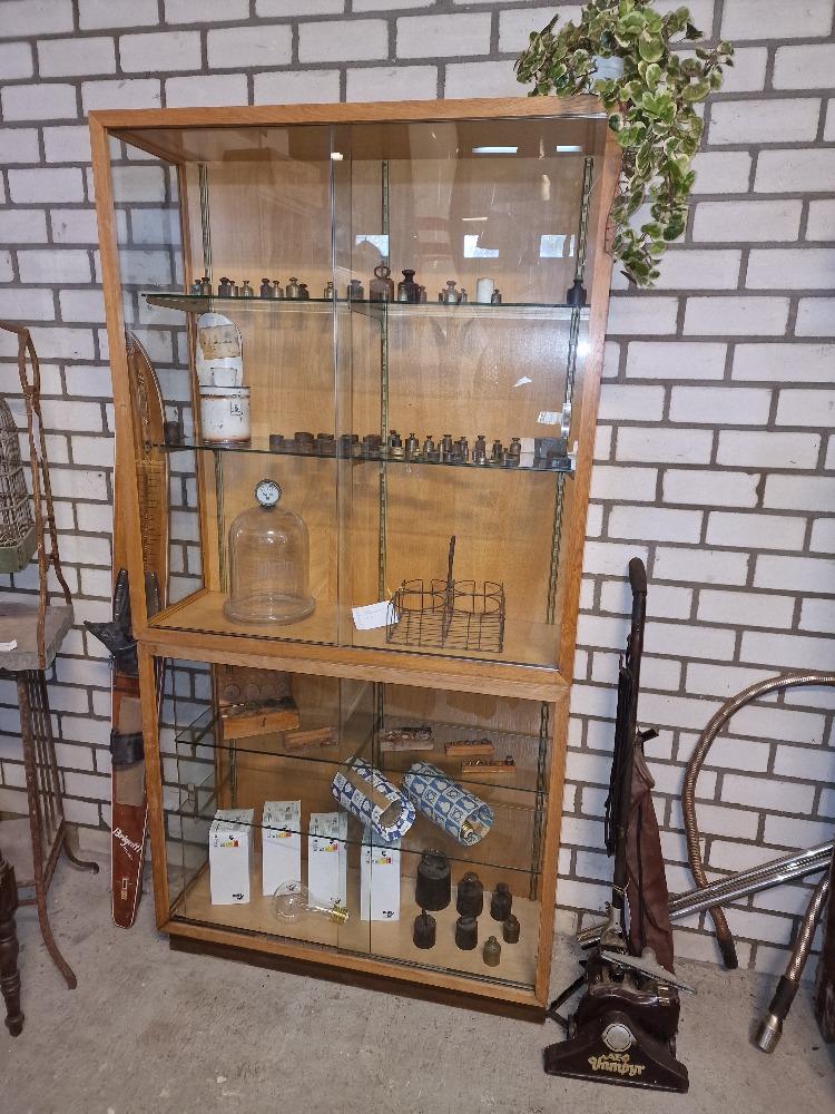 Ook store display  case