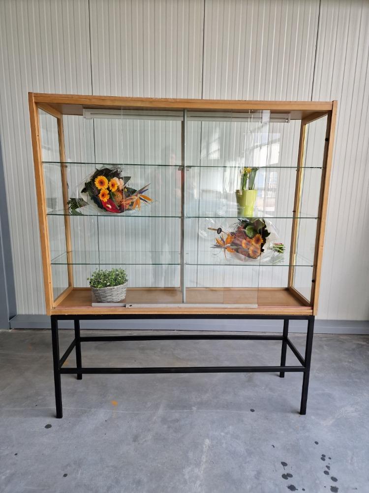 Shop vitrine with glass